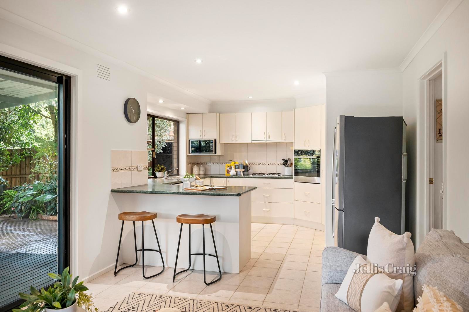 56 Bimbadeen Drive, Mooroolbark image 8