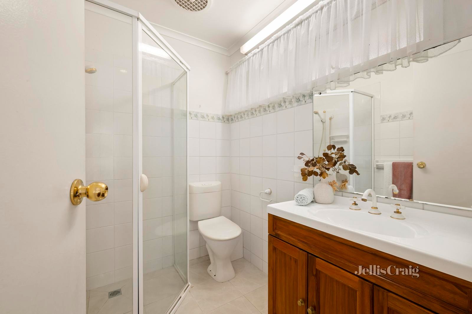 56 Bimbadeen Drive, Mooroolbark image 12