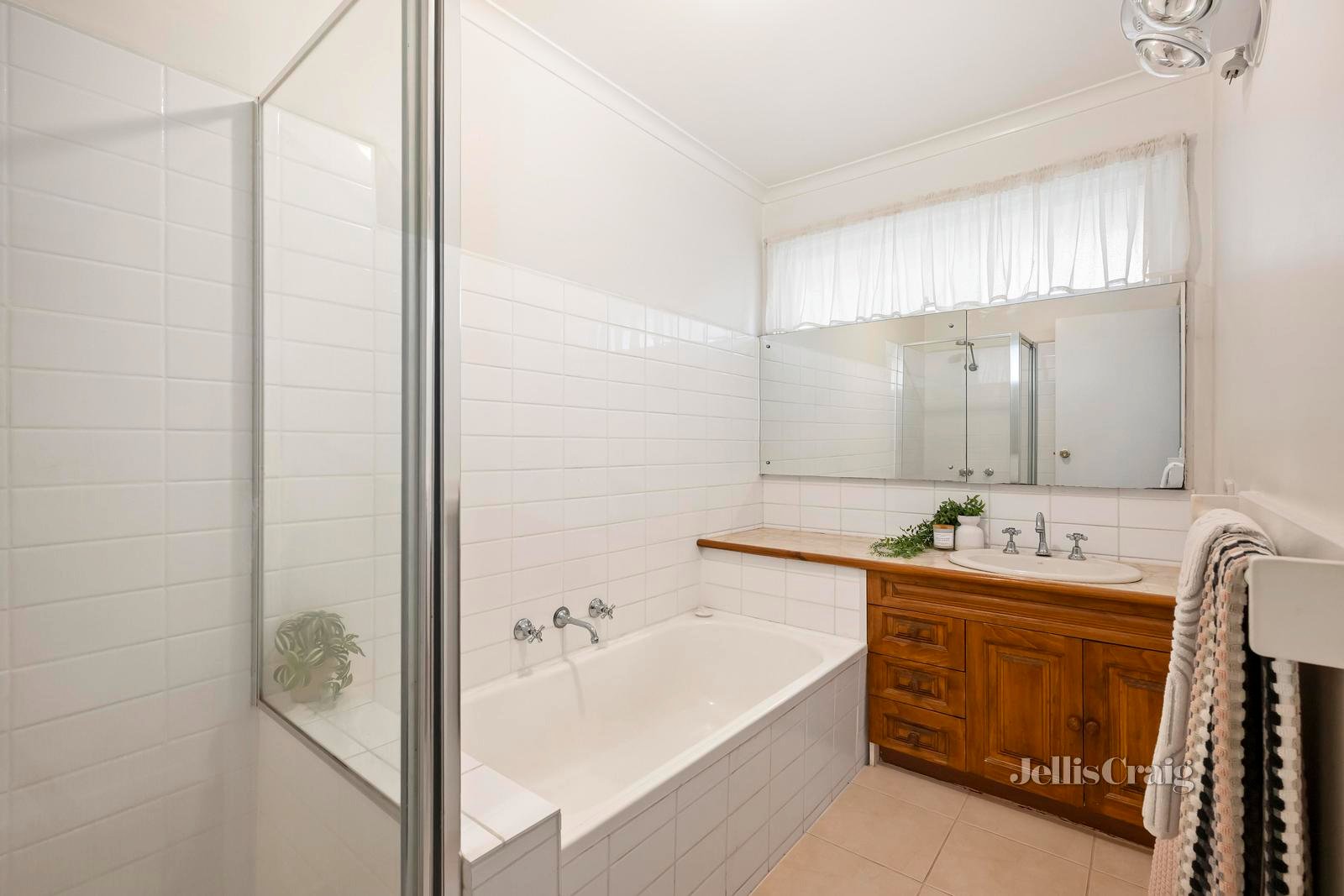 56 Bimbadeen Drive, Mooroolbark image 16