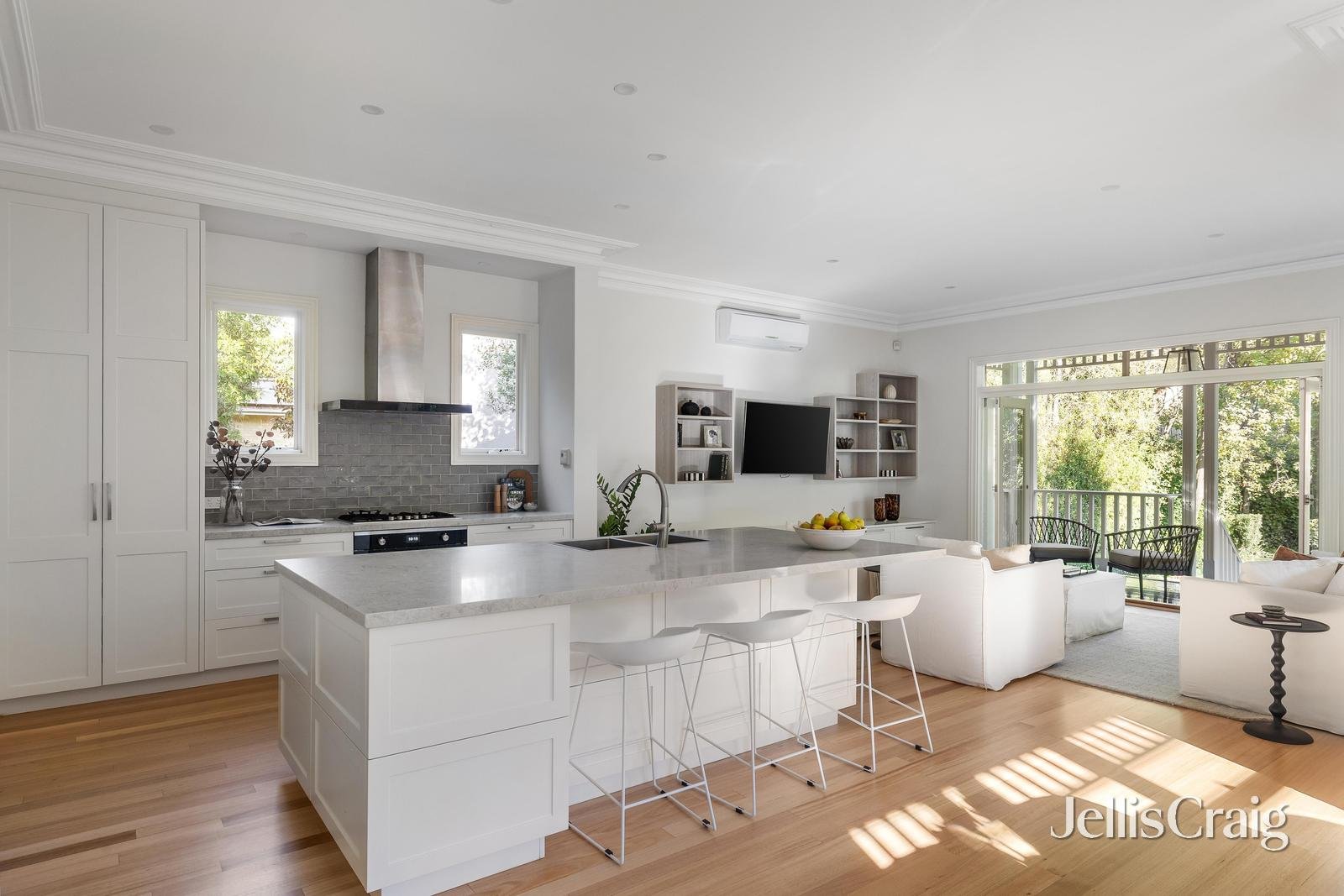 56 Essex Road, Surrey&nbsp;Hills image 5