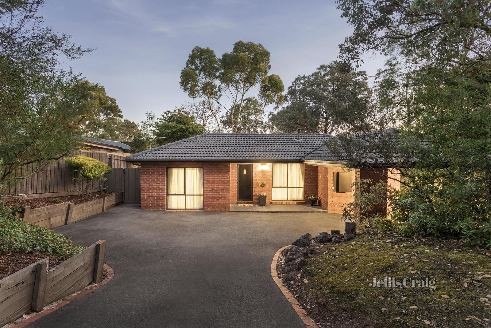 56 Fernside Avenue, Briar Hill image 19