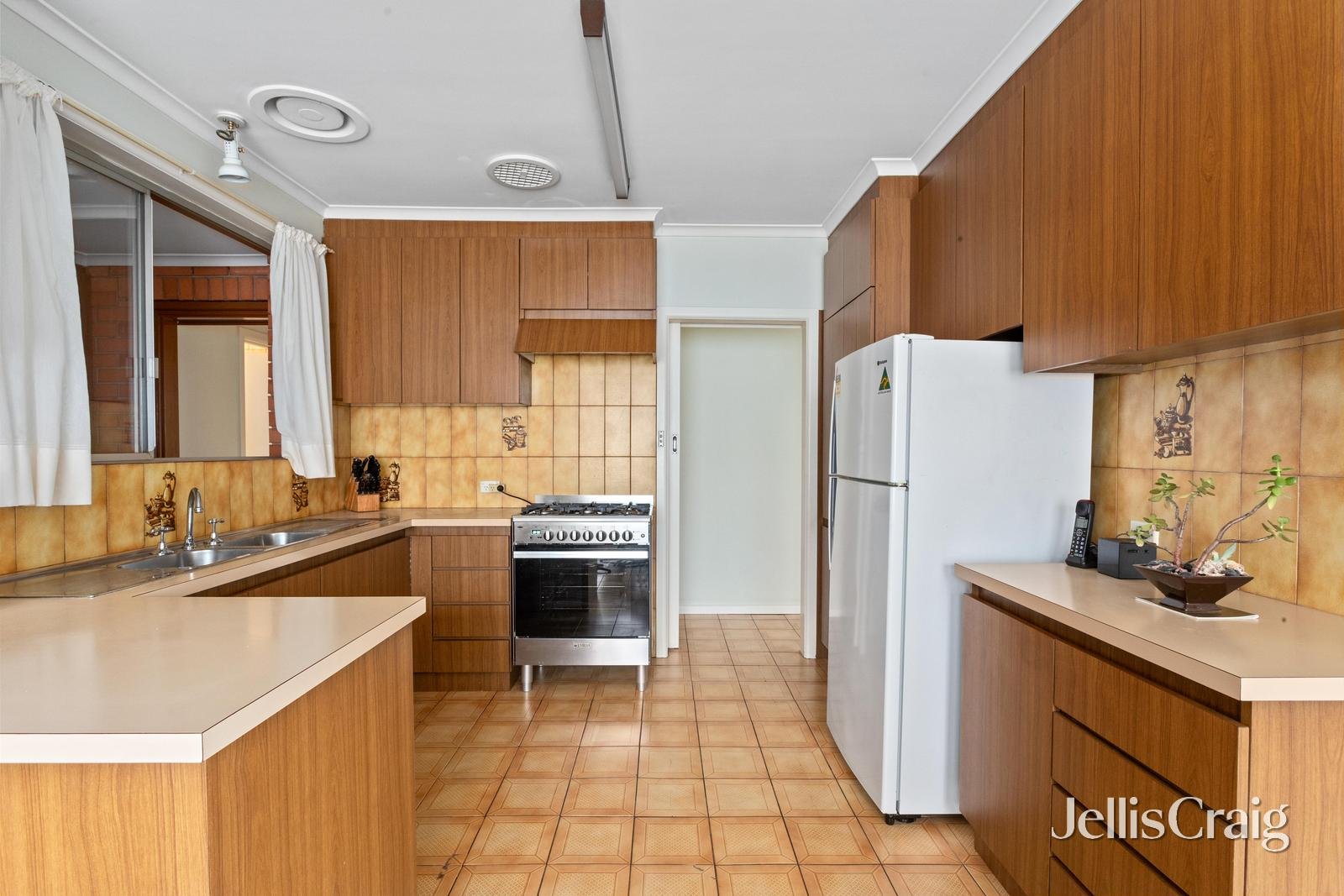 56 Gladesville Drive, Bentleigh East image 3