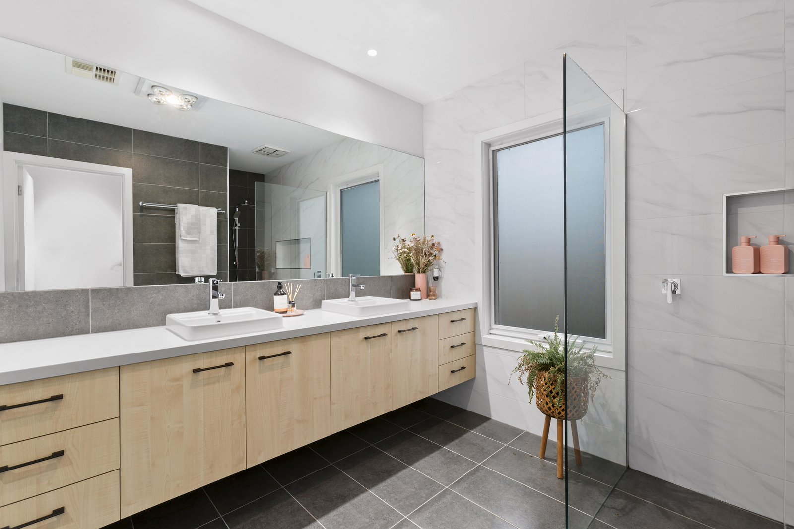 Property Gallery Thumbnail 11
