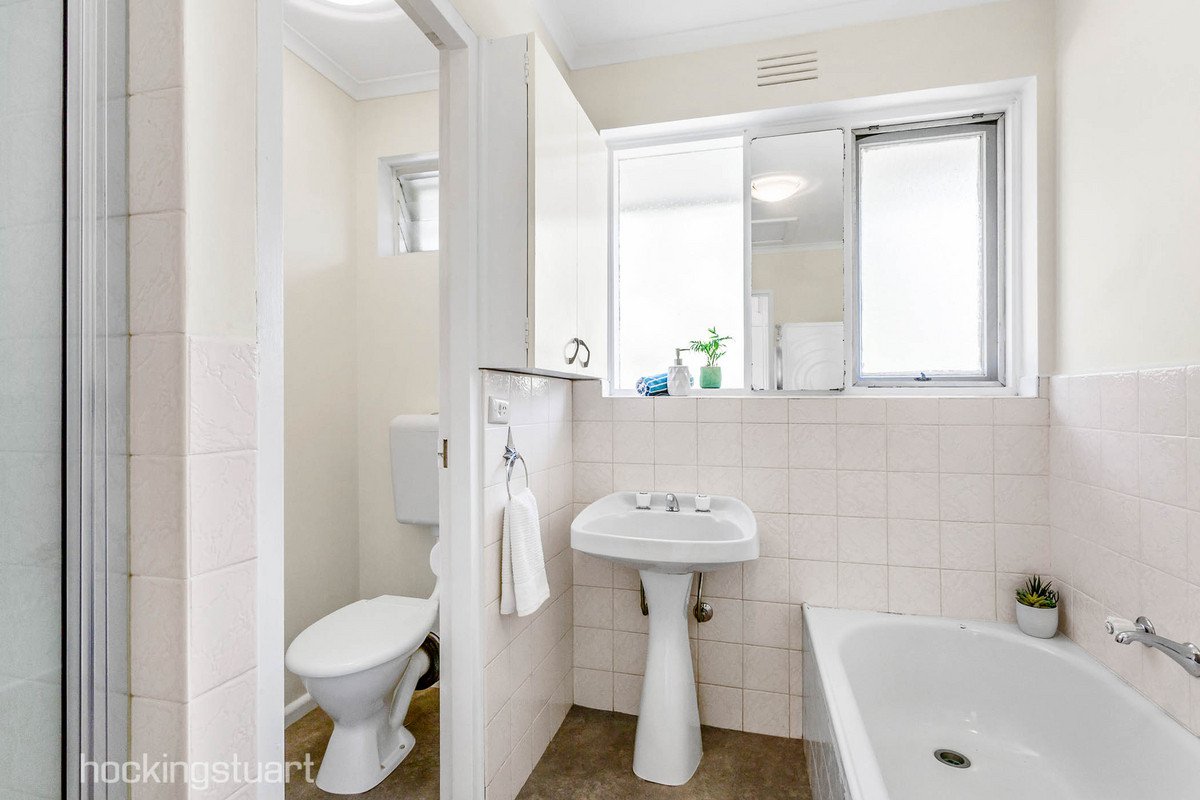 5/6 Leopold Crescent, Mont Albert image 6