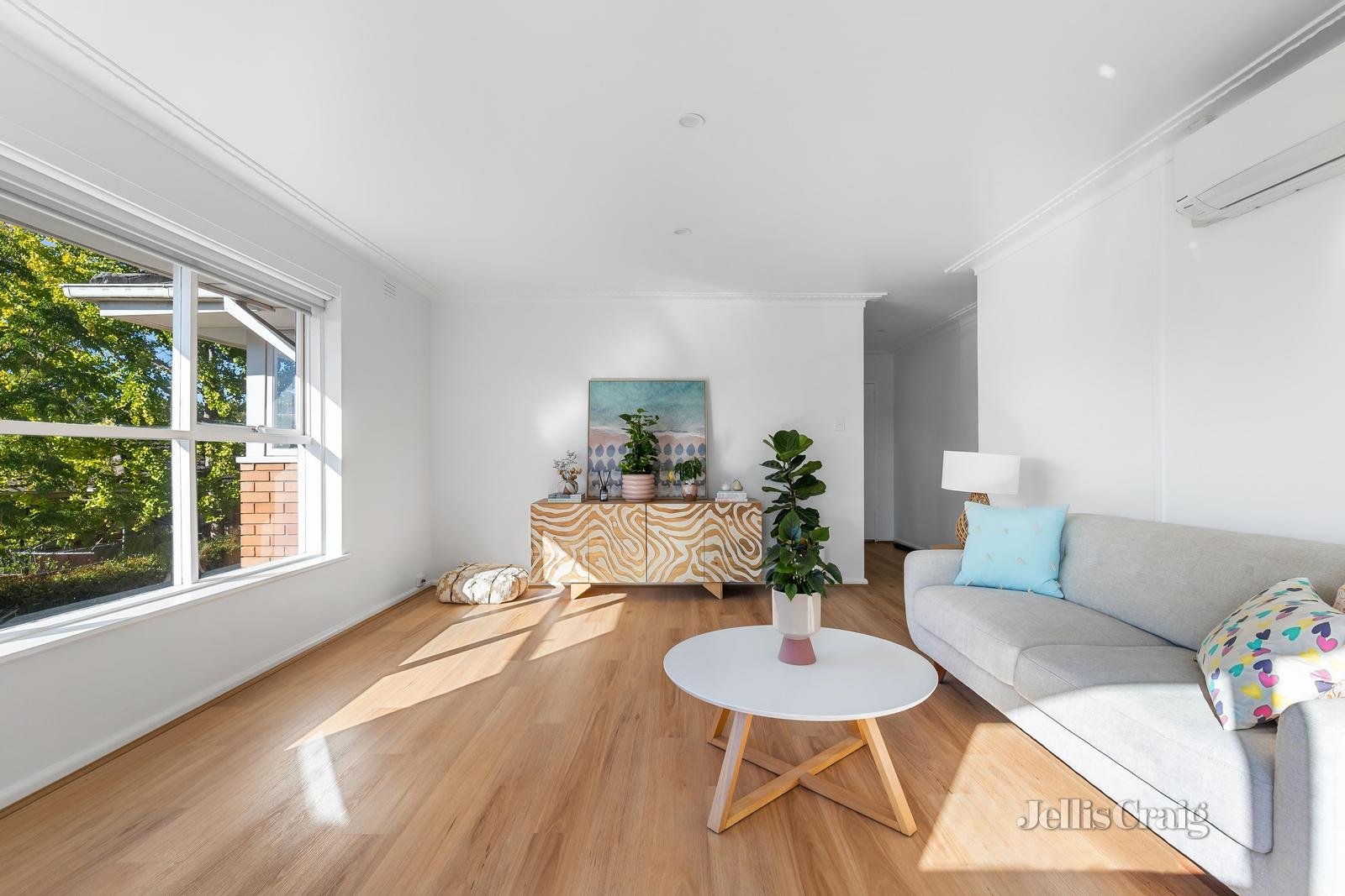 5/6 Leopold Crescent, Mont Albert image 2