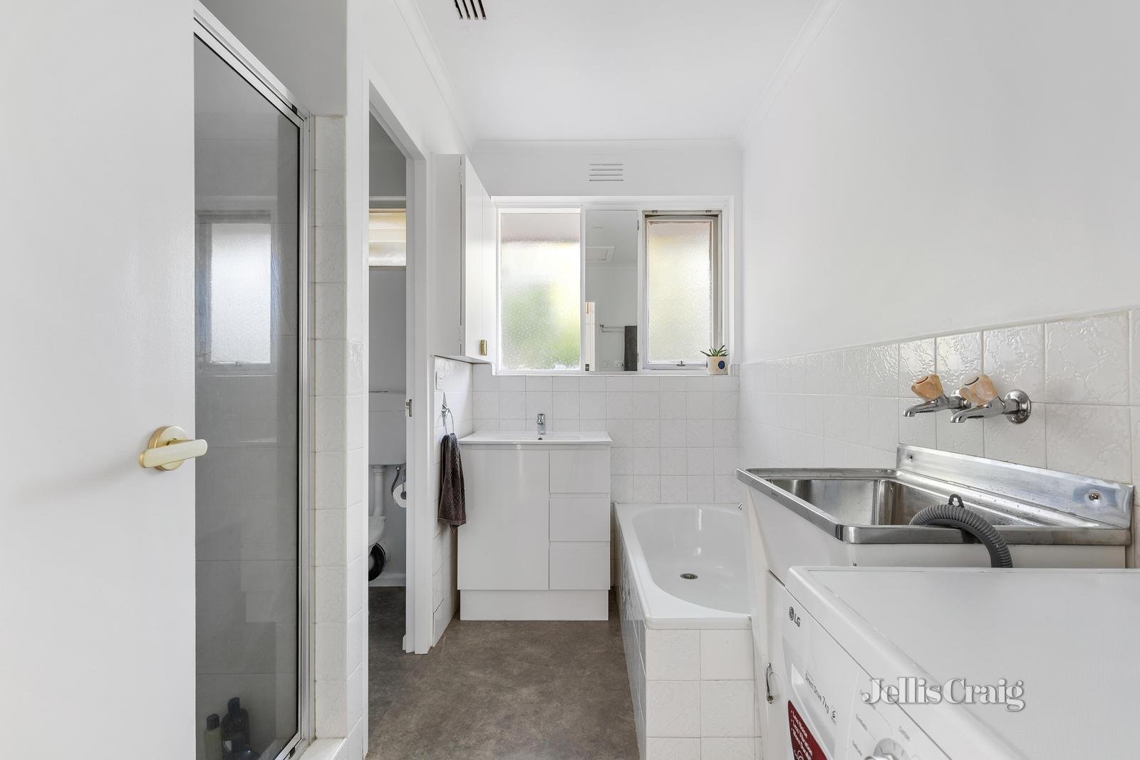 5/6 Leopold Crescent, Mont Albert image 6