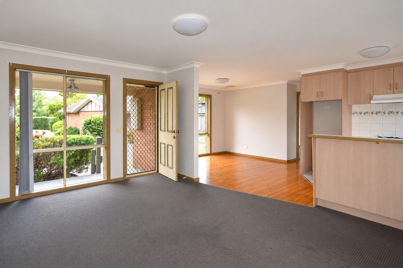 5/6 Mount View Parade, Mooroolbark image 2