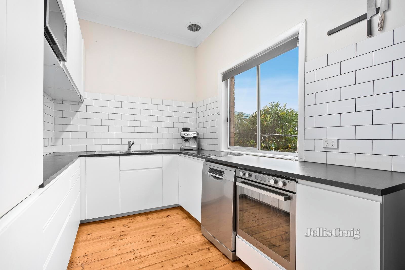 56 Ngarveno Street, Moonee Ponds image 5