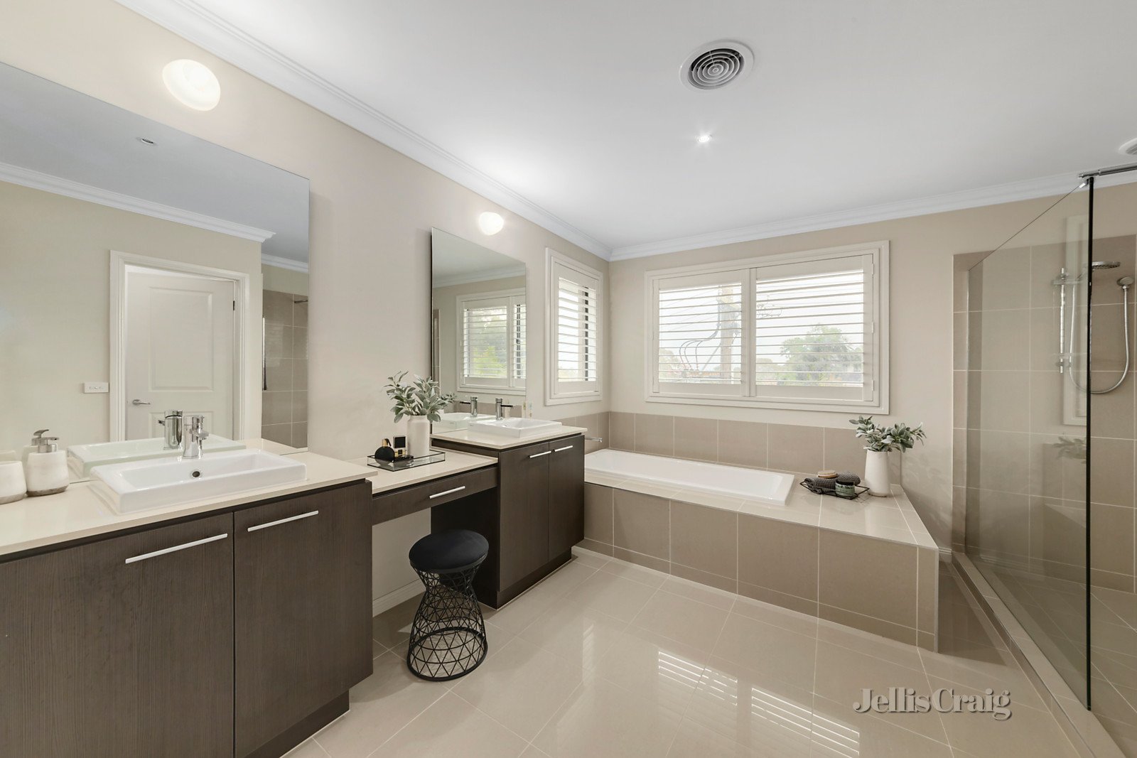 56 The Highway, Mount Waverley image 7