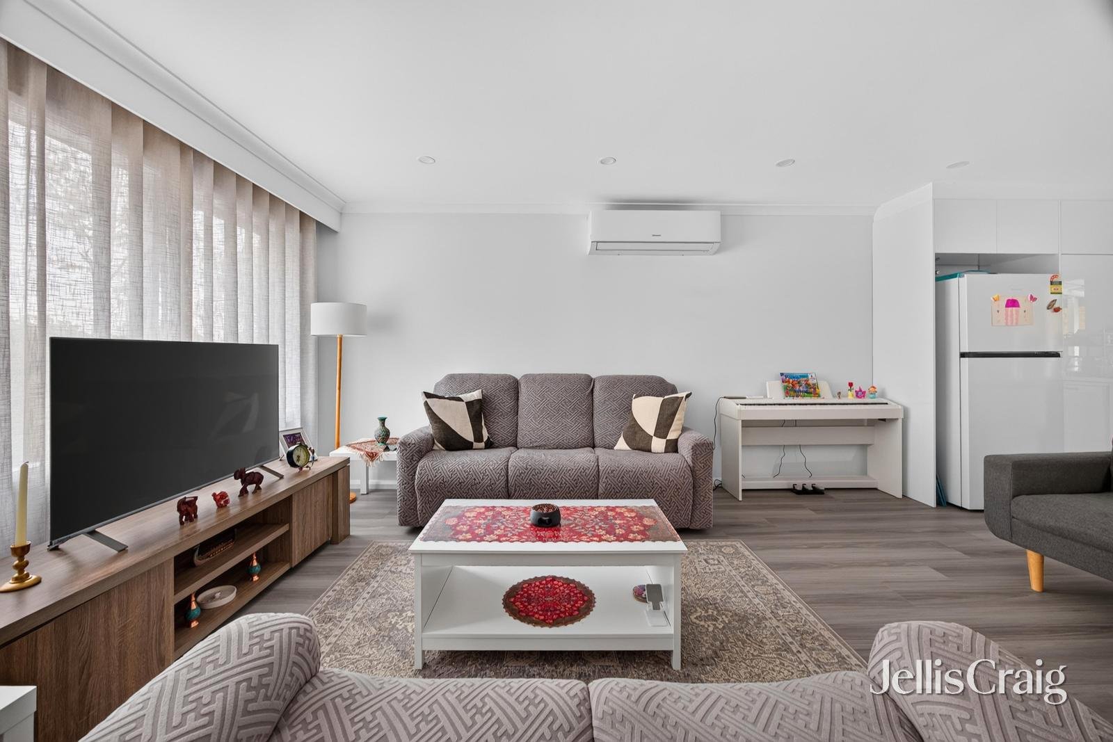 5/61 Nell Street, Greensborough image 3