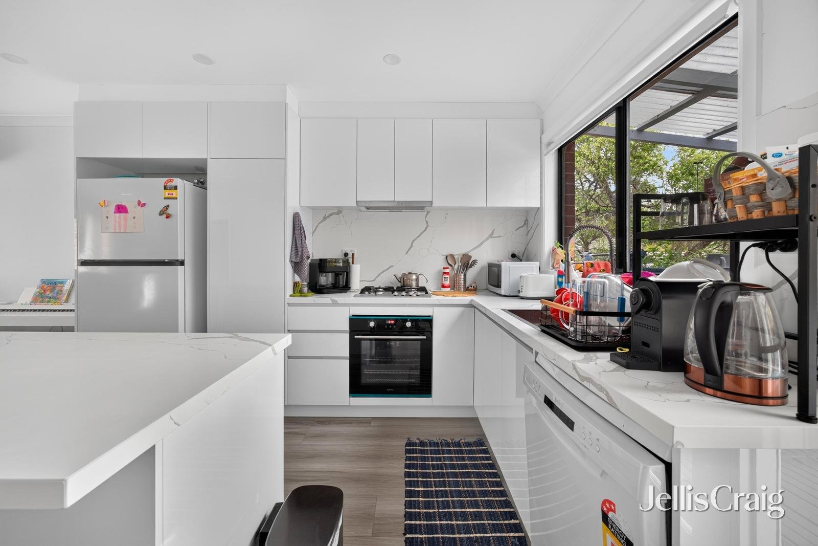 5/61 Nell Street, Greensborough image 4