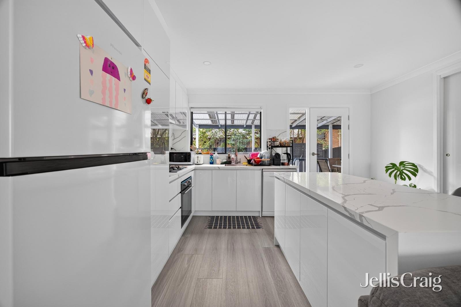 5/61 Nell Street, Greensborough image 5