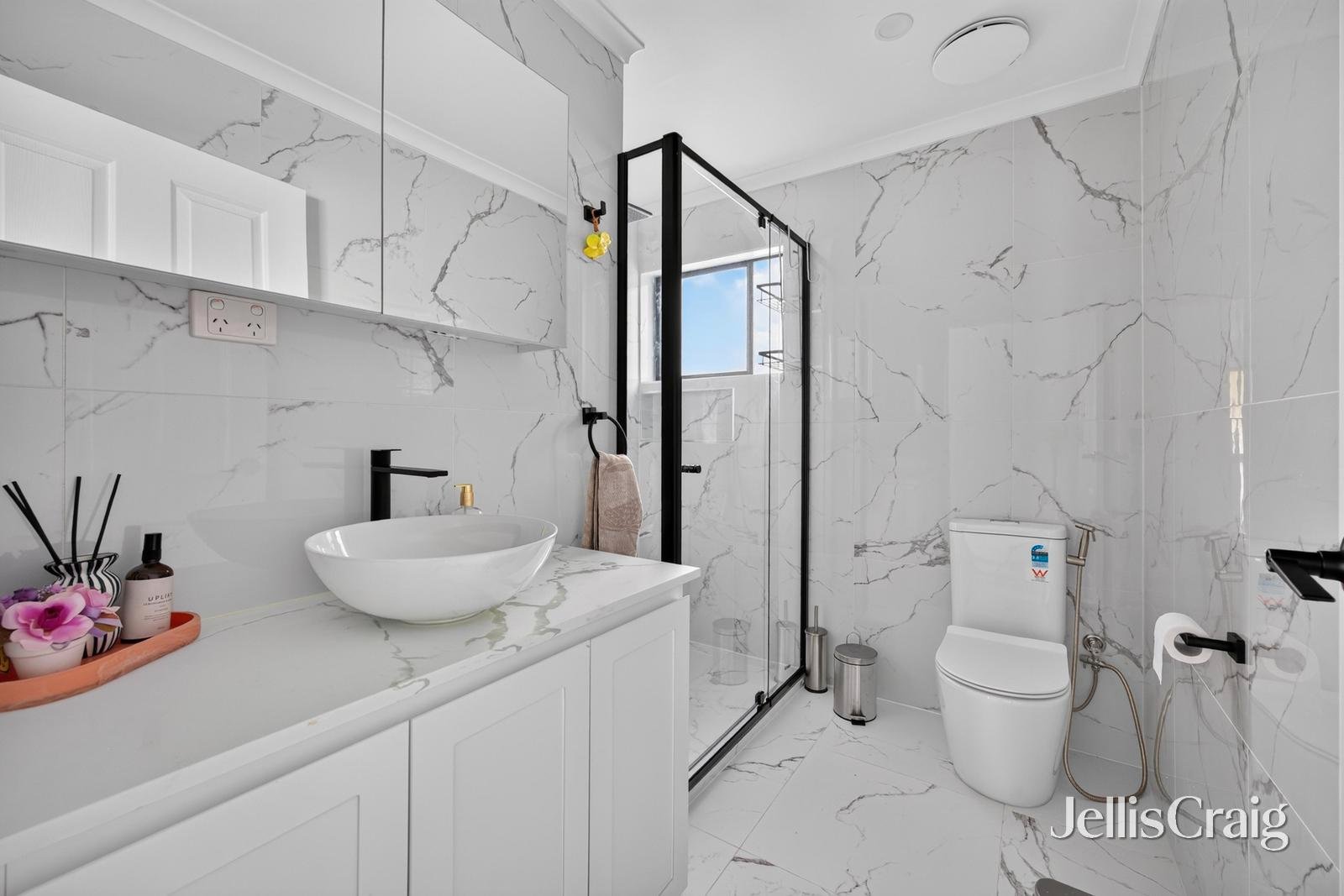 5/61 Nell Street, Greensborough image 8