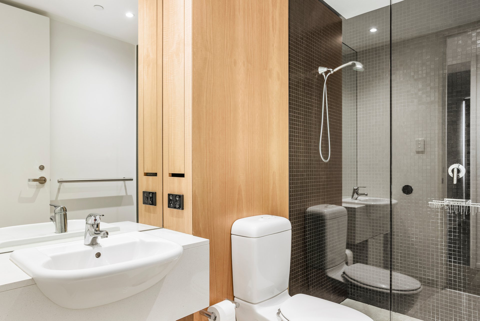 56/2 Esplanade West, Port&nbsp;Melbourne image 2
