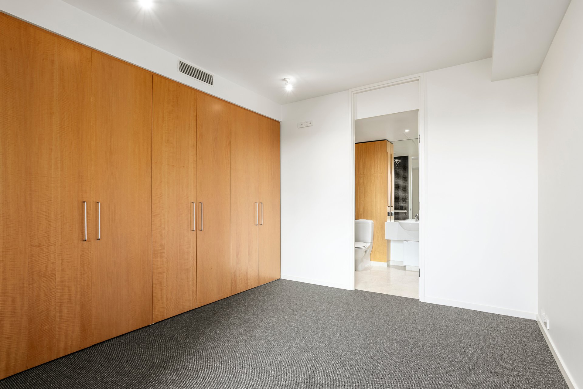 56/2 Esplanade West, Port&nbsp;Melbourne image 3
