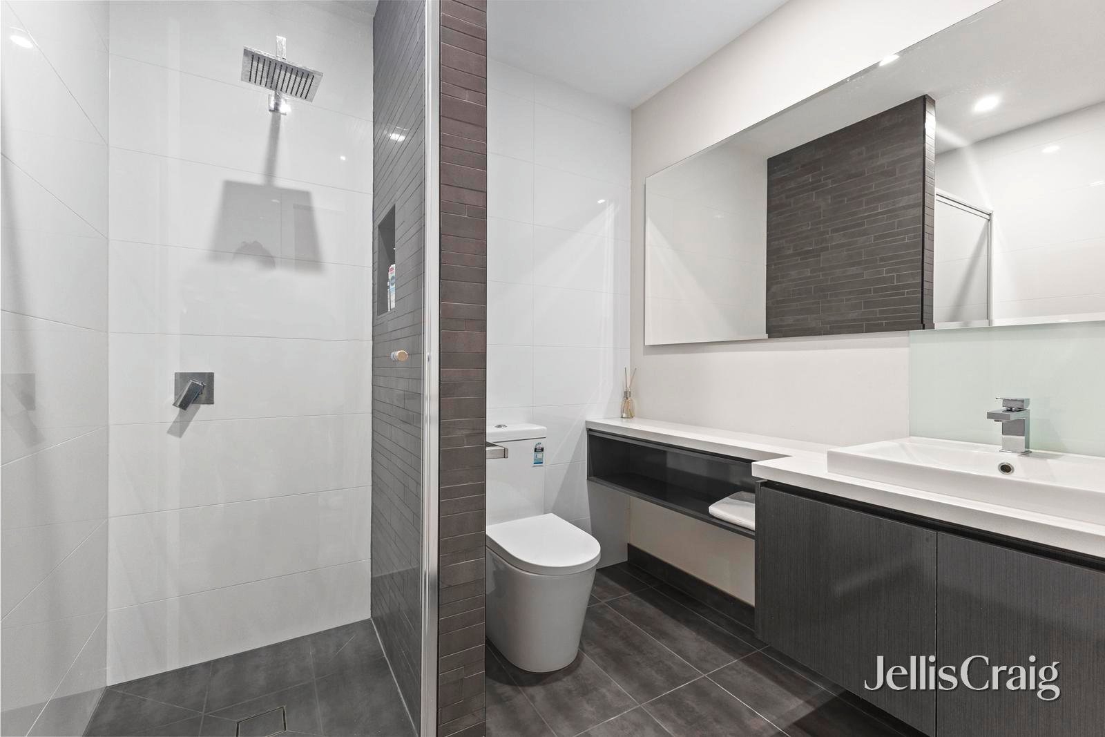 5/646 Warrigal Road, Malvern East image 7