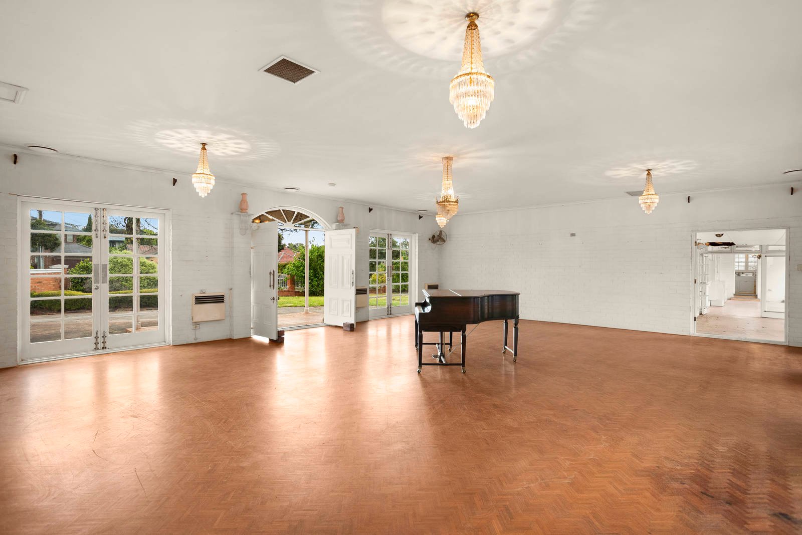 Property Gallery Thumbnail 11