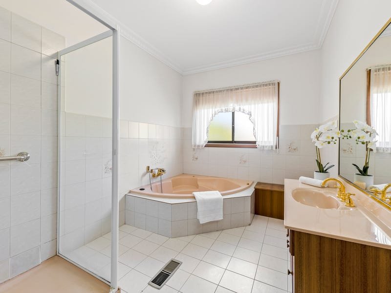 Property Gallery Thumbnail 11