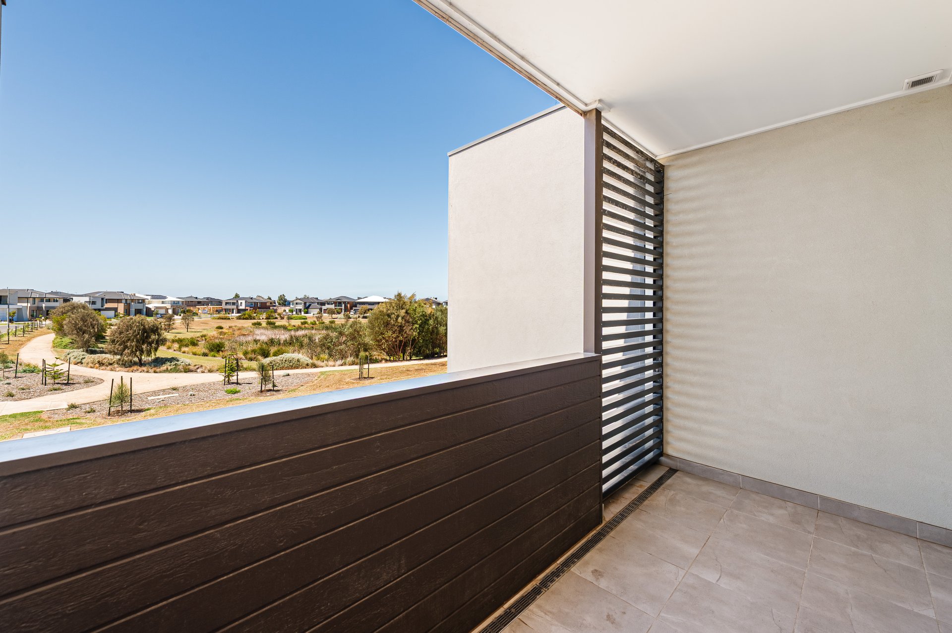 27 Aquatic Drive Werribee South