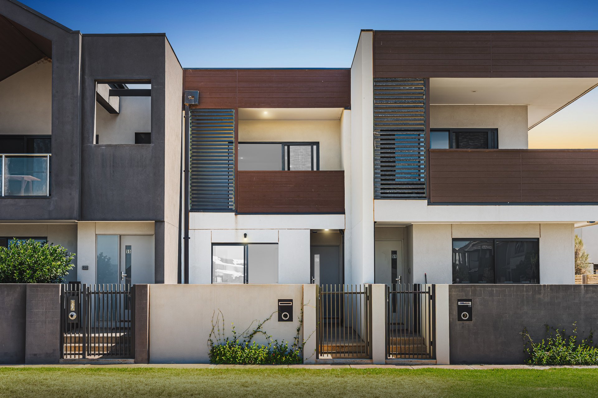 27 Aquatic Drive Werribee South