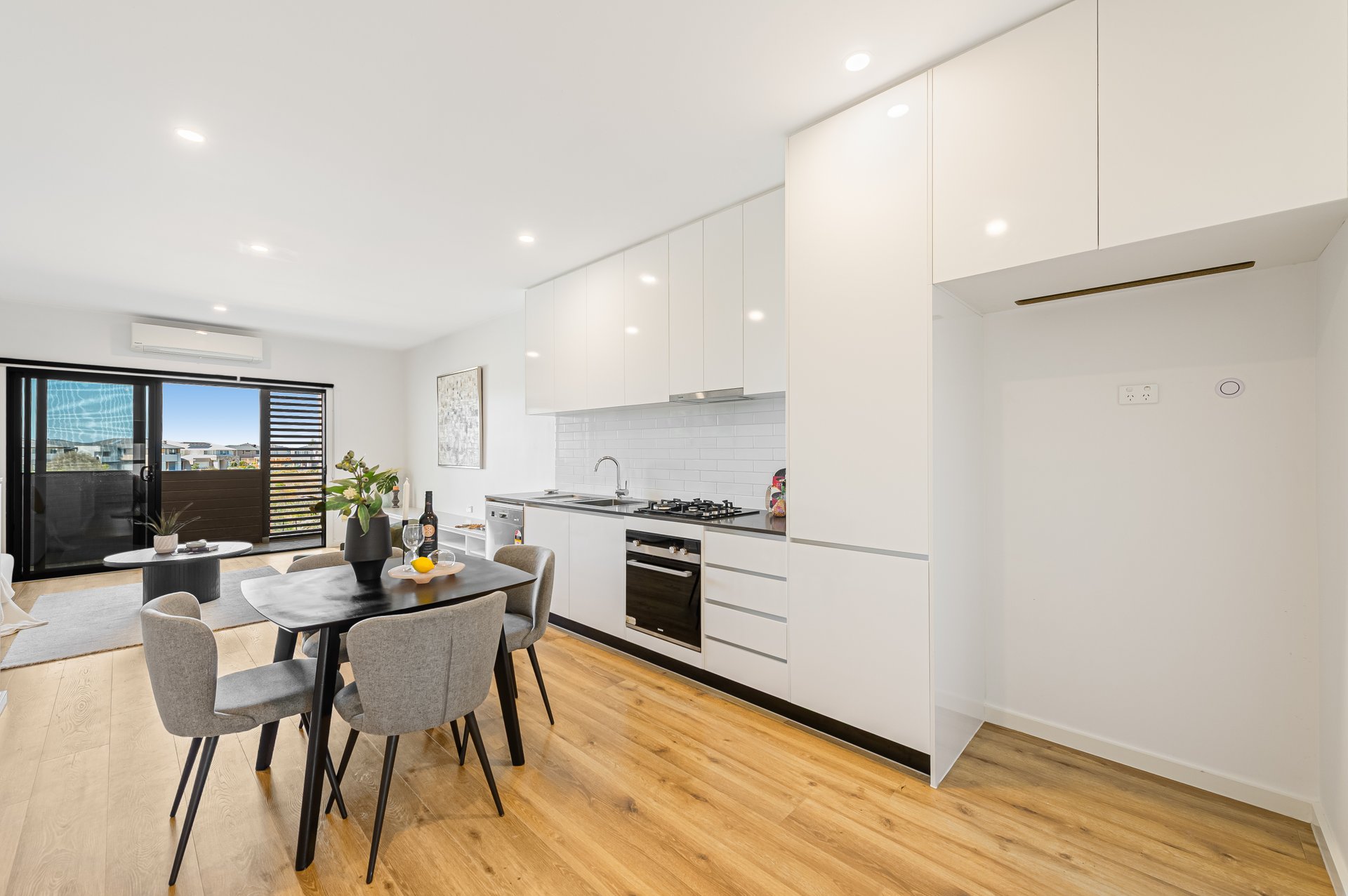 27 Aquatic Drive Werribee South