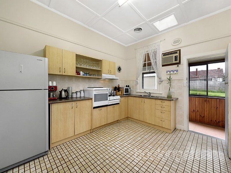 57 Barnard Grove, Kew image 5