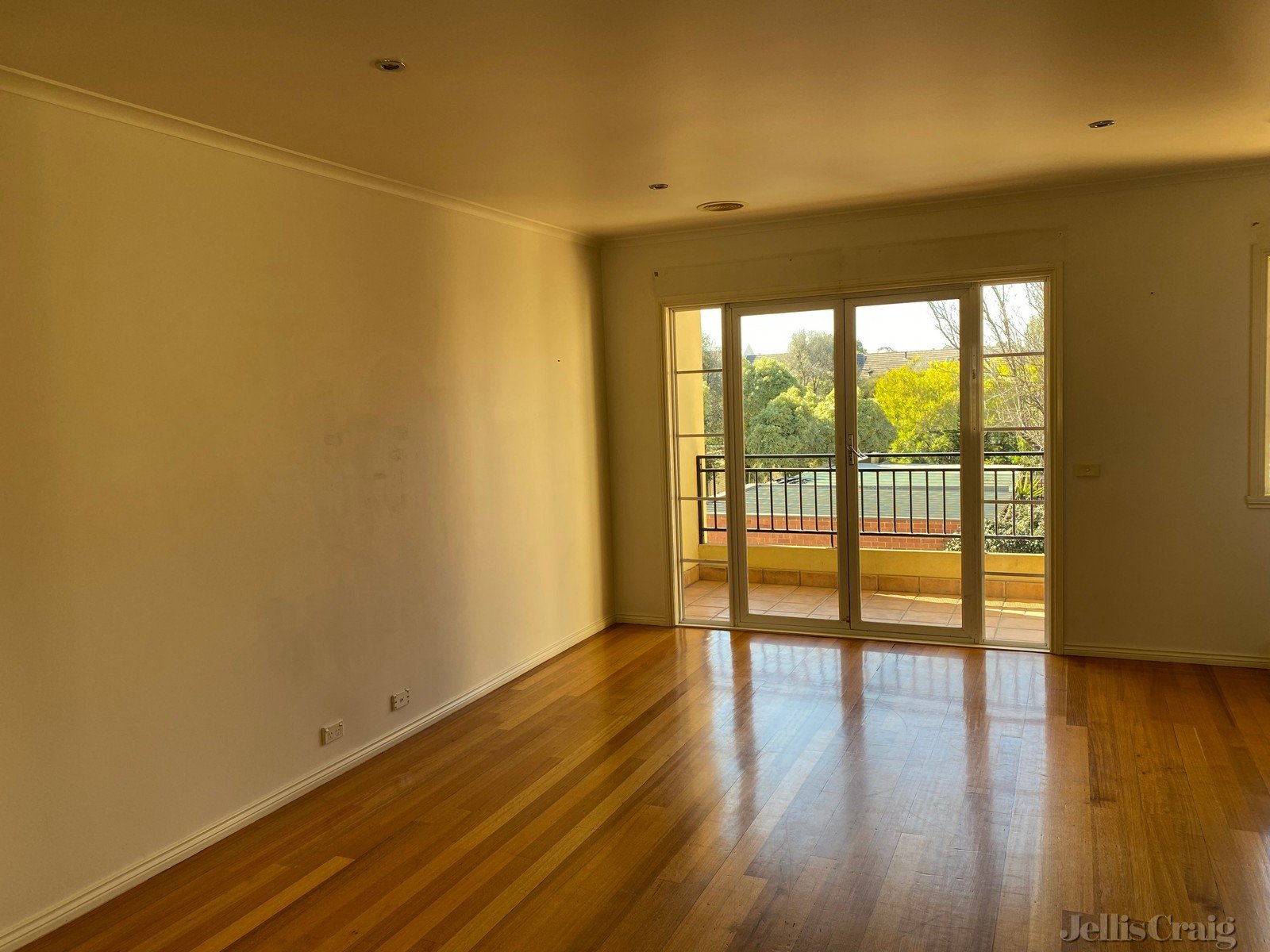 57 Clifford Place, Clifton Hill image 2