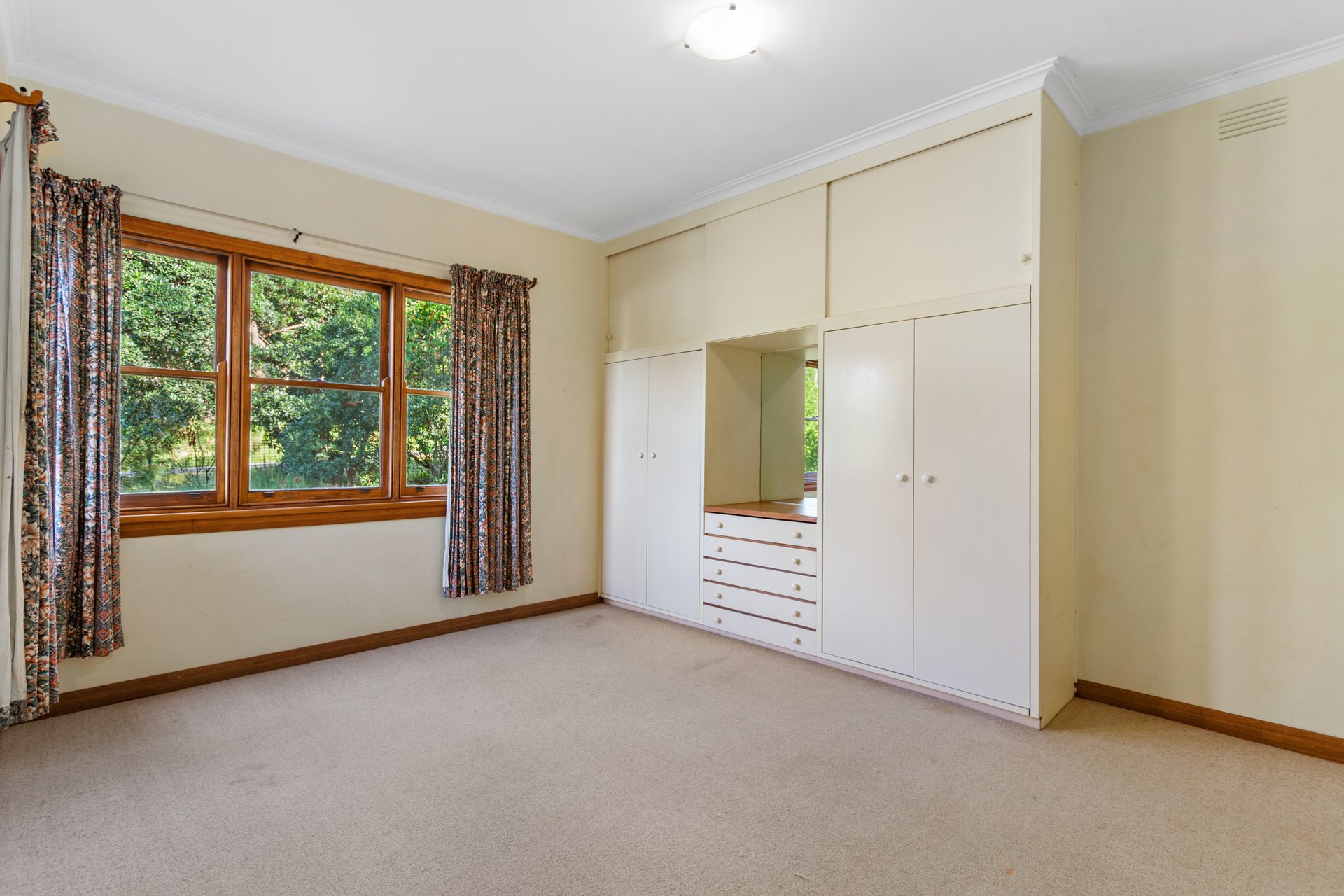 57 Curtain Road, Hurstbridge image 5