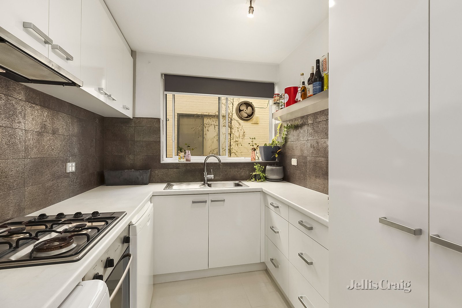 5/7 Farnham Court, Flemington image 6