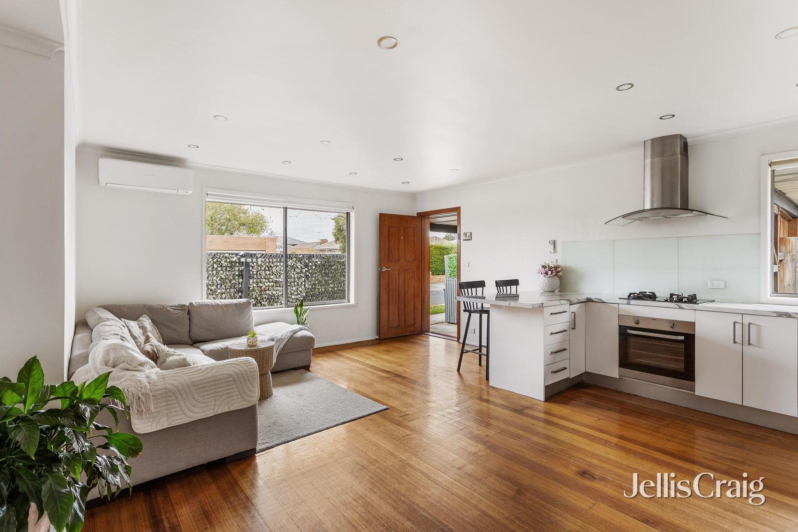 57 Fletcher Street, Moorabbin image 1