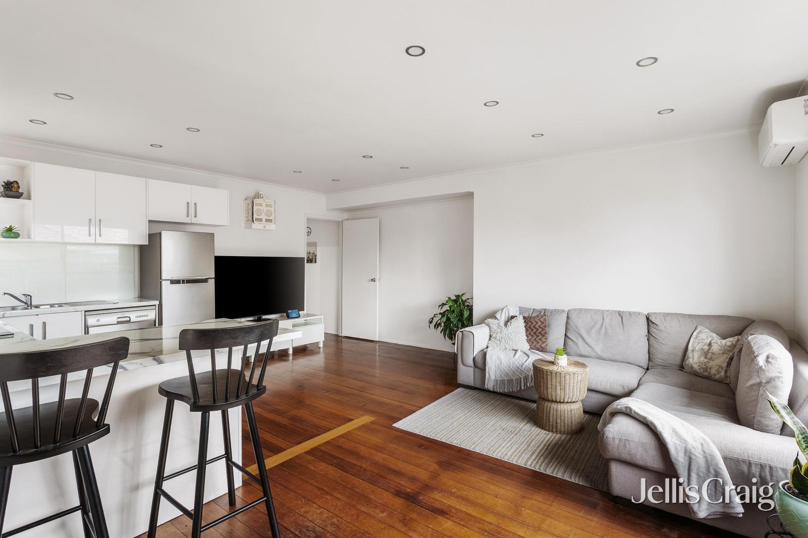 57 Fletcher Street, Moorabbin image 2