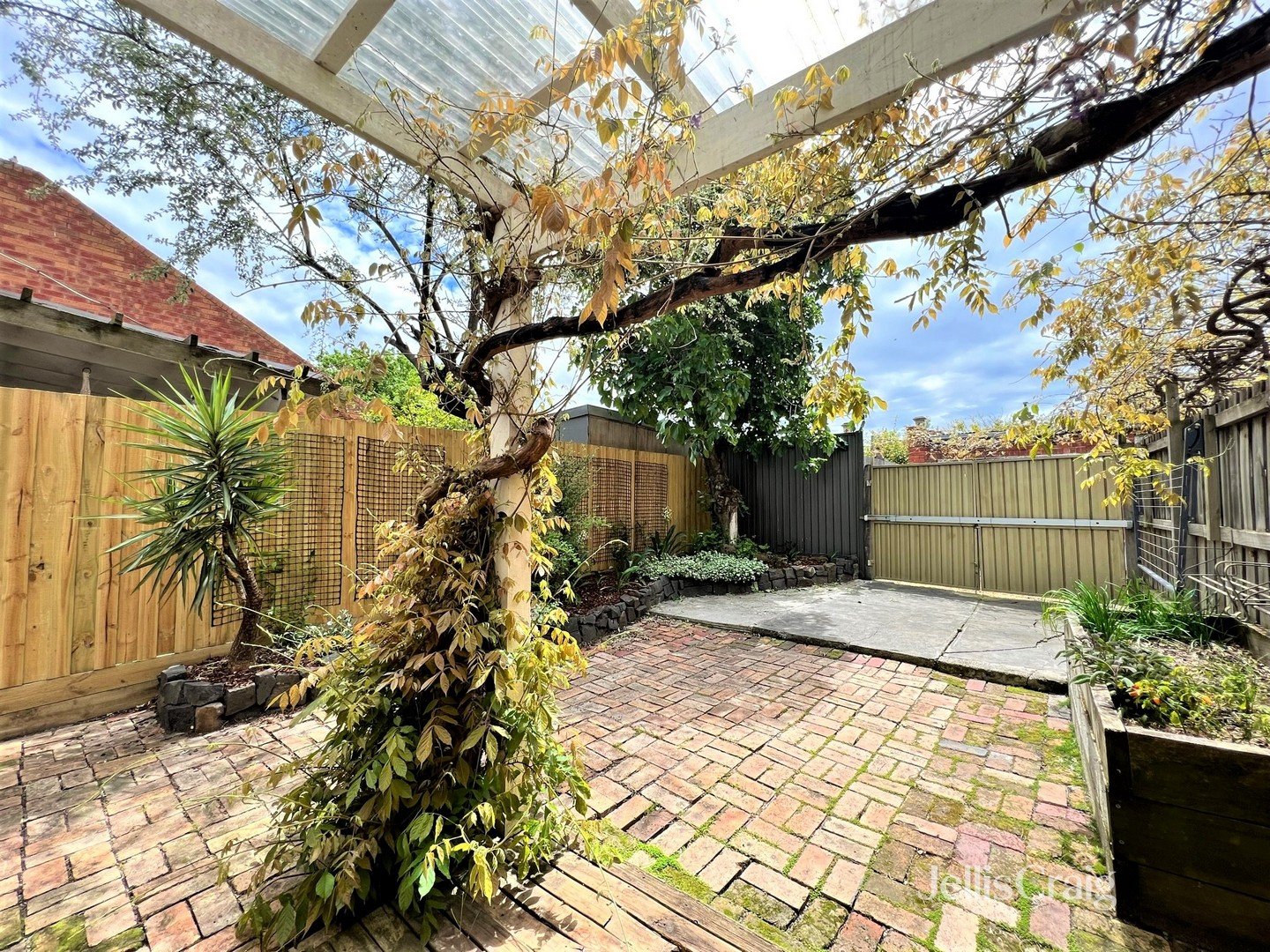 57 Luscombe Street, Brunswick image 8