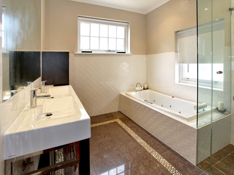 57 Marine Parade, Elwood image 4