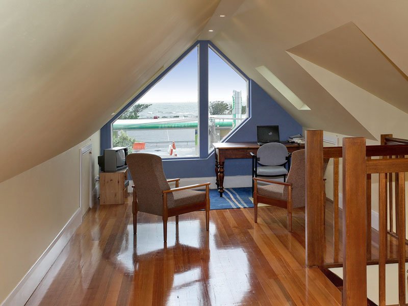 57 Marine Parade, Elwood image 9