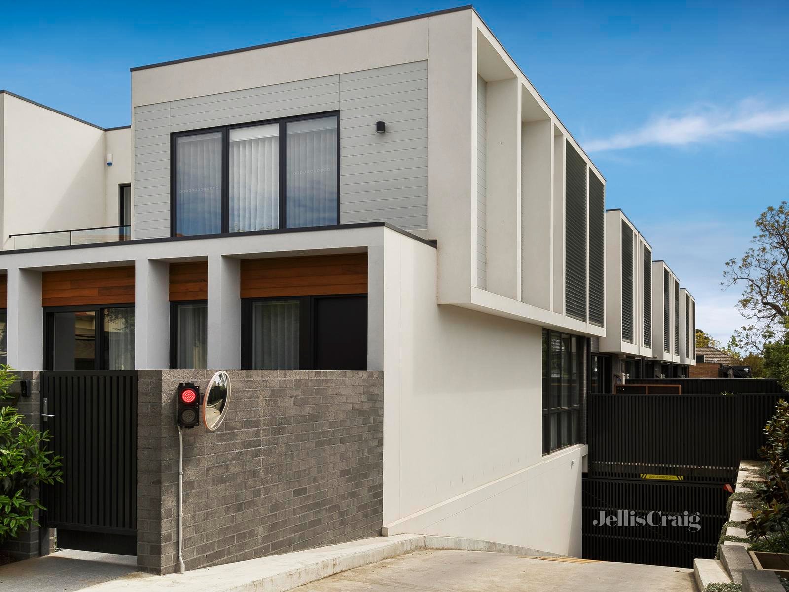 5/7 Overman Court, Essendon - Print Image 1