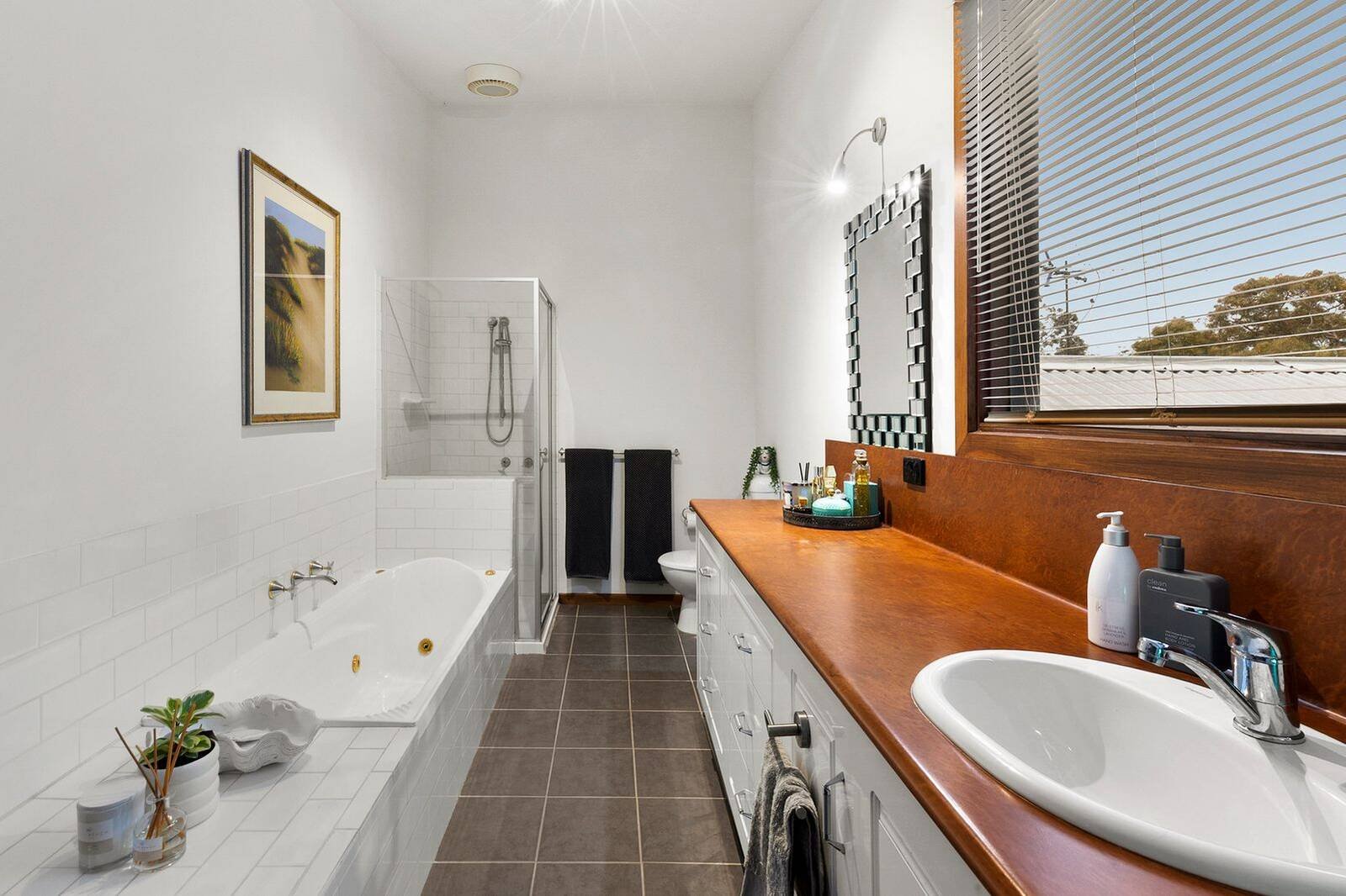 Property Gallery Thumbnail 8