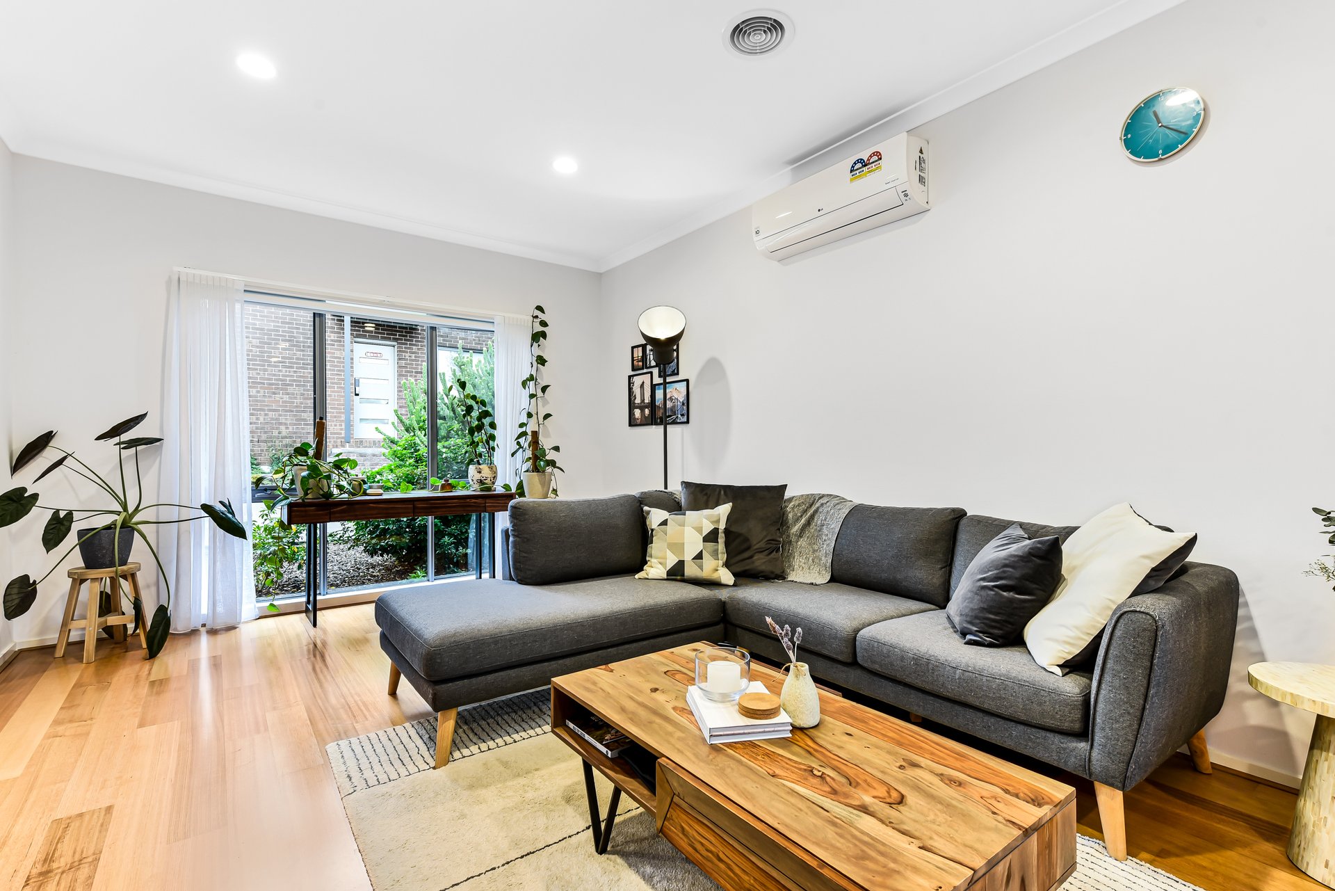 5/7 Salisbury Court, Glen Waverley image 2