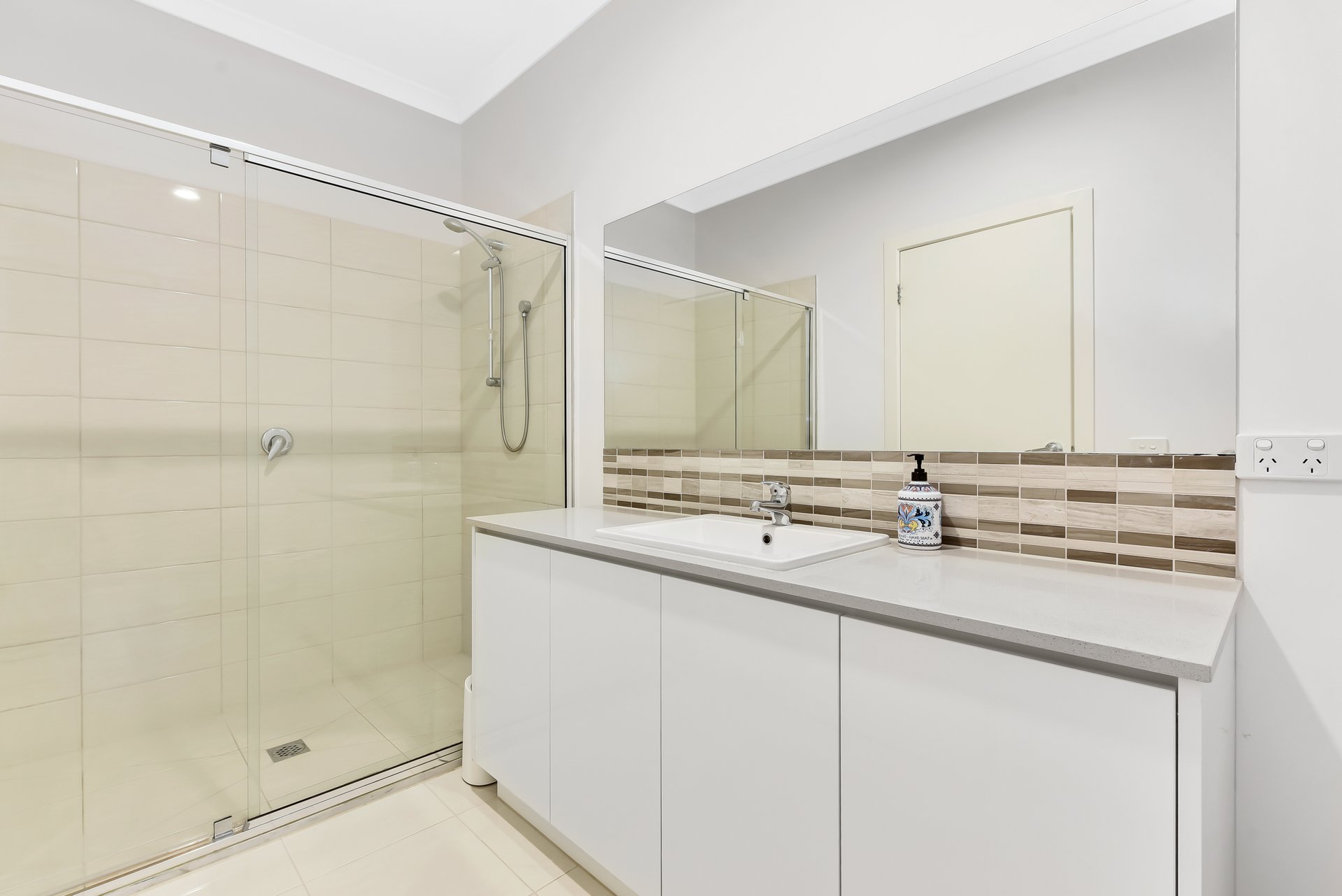 5/7 Salisbury Court, Glen Waverley image 9