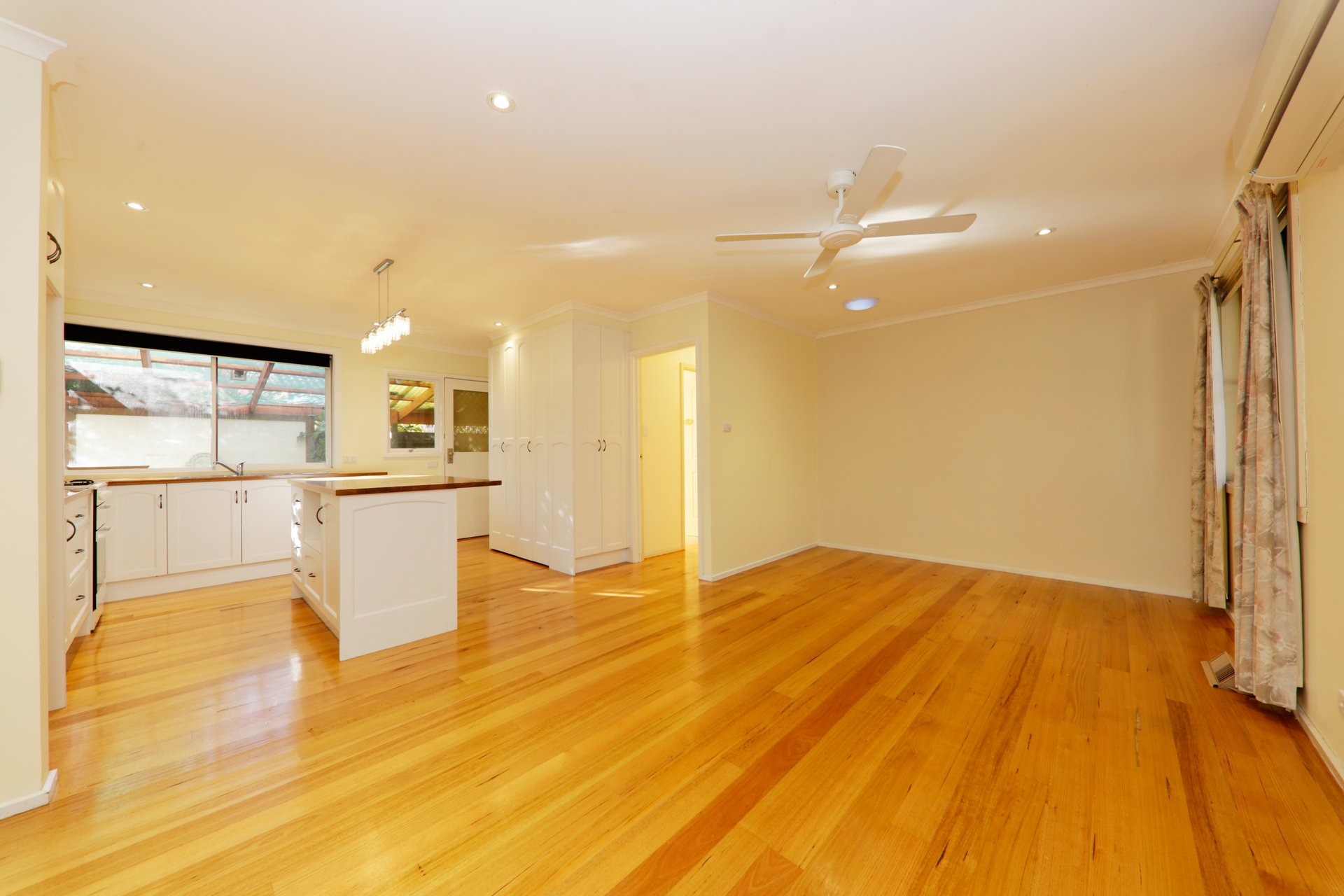 57 Suffern Avenue, Bayswater image 3
