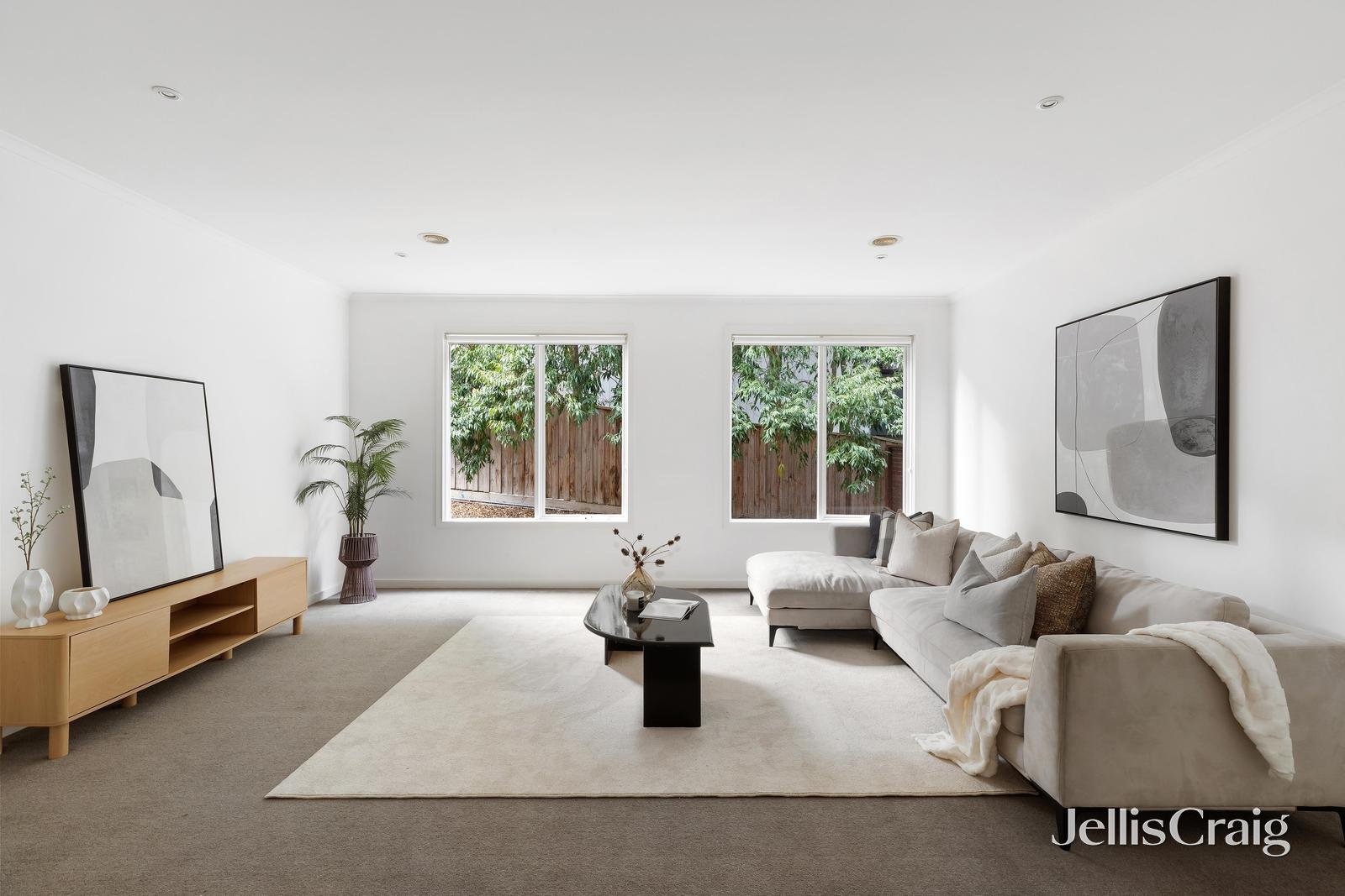 57 Sugarloaf Drive, Macleod image 2