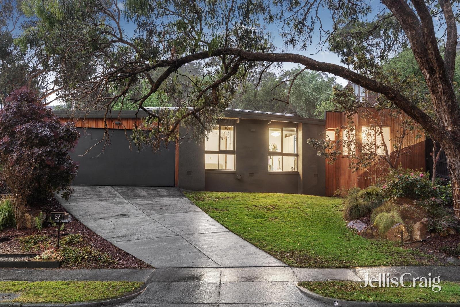 57 Valonia Drive, Eltham image 2