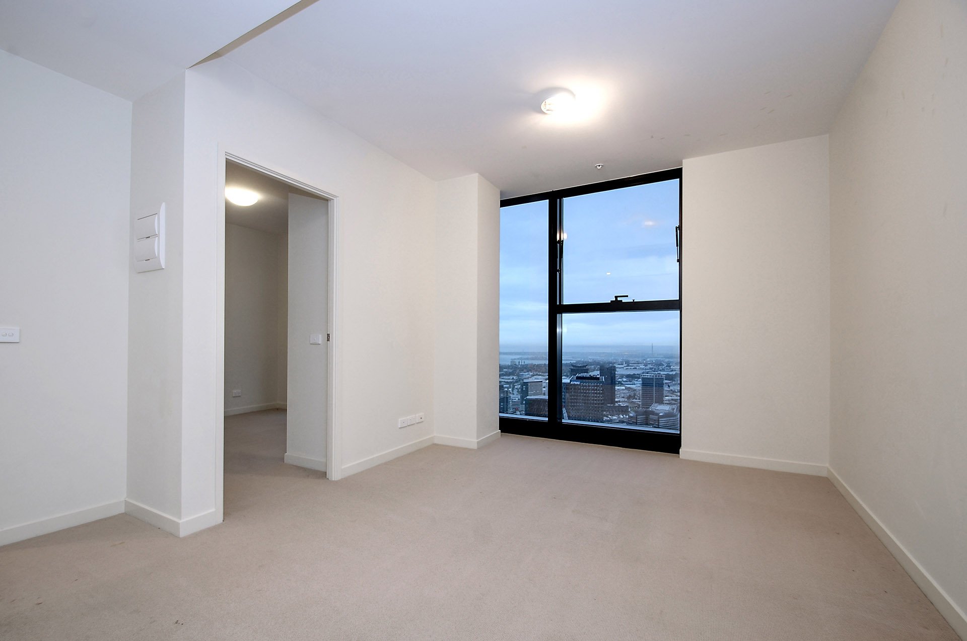 5710/568 Collins Street, Melbourne image 3