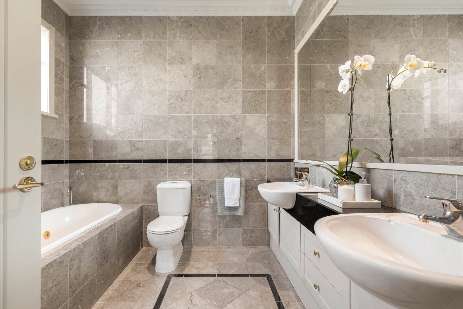 Property Gallery Thumbnail 11