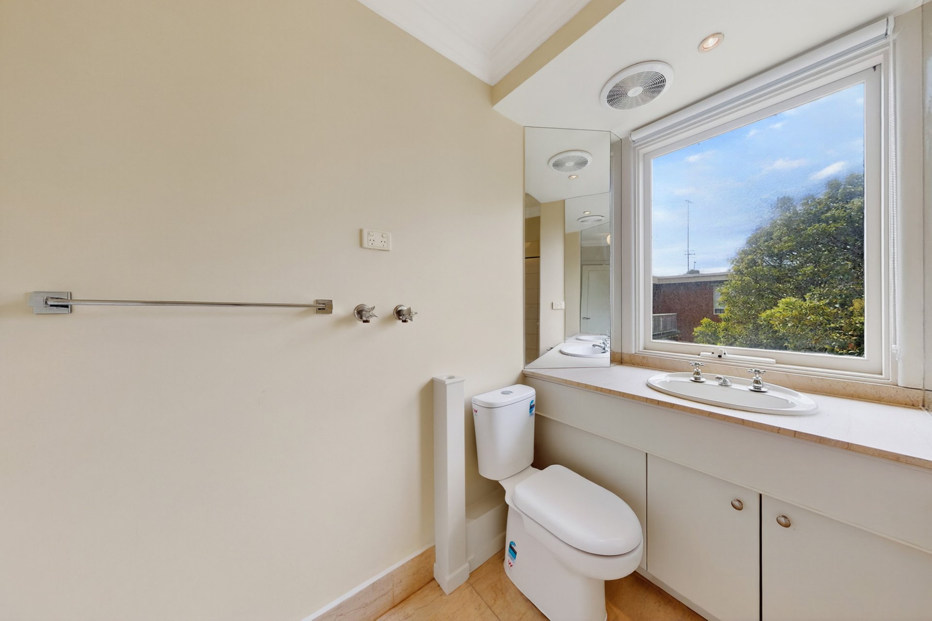 5 / 787 Burwood Road HAWTHORN EAST