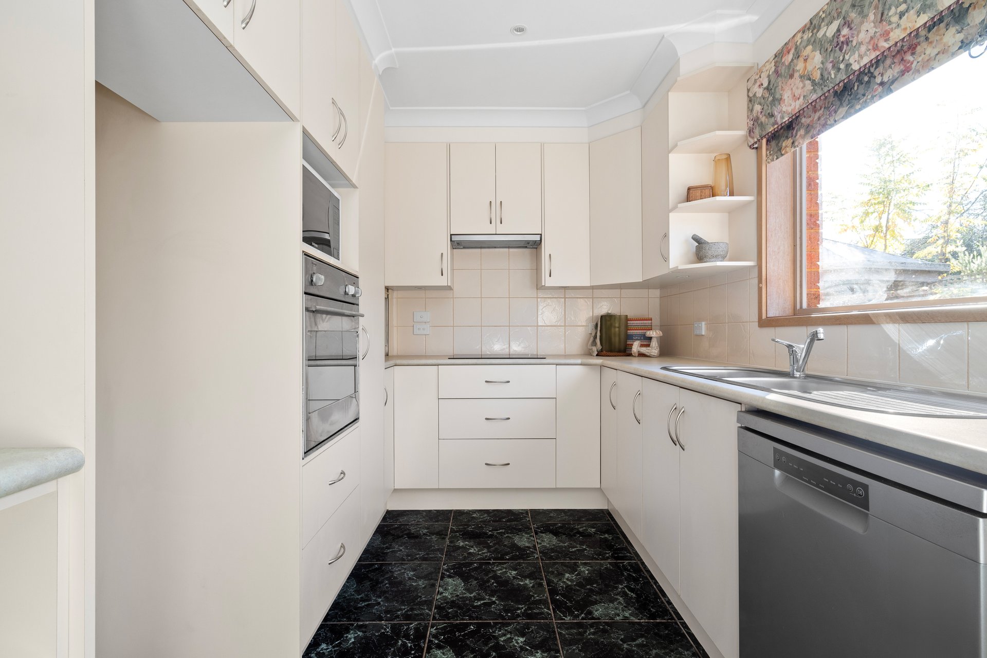 5/8 Bennison Street, Croydon image 4