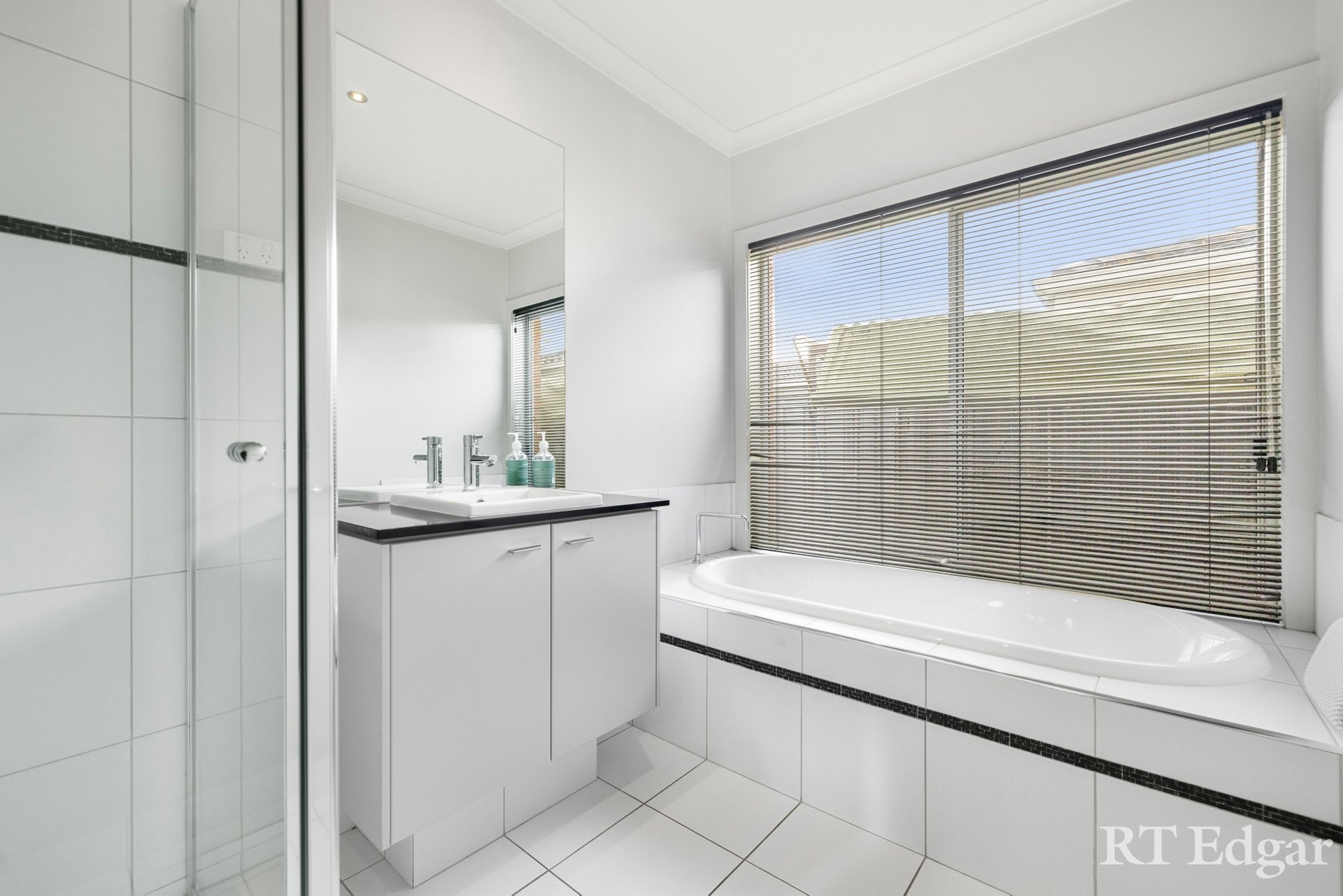 Property Gallery Thumbnail 9