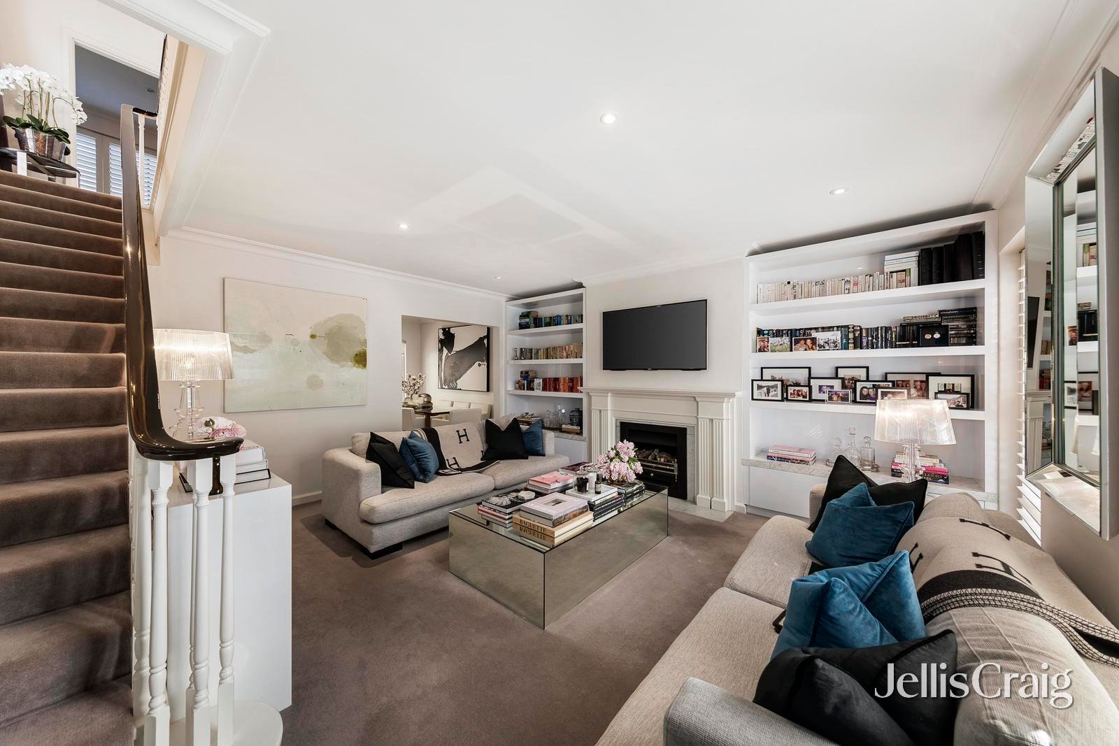 5/8 Devorgilla Avenue, Toorak image 2