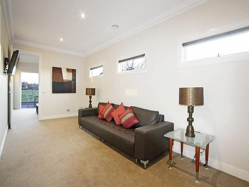58 Dunloe Avenue, Mont Albert North image 8