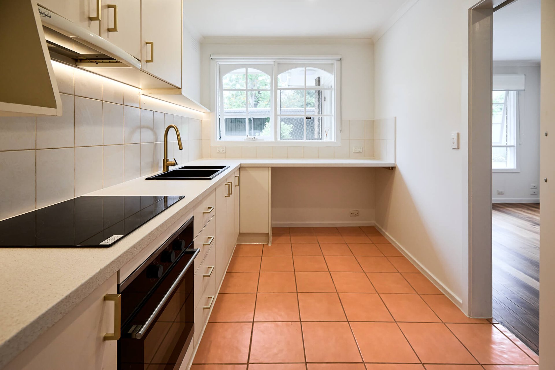 5/8 Latrobe Street, Mentone image 3