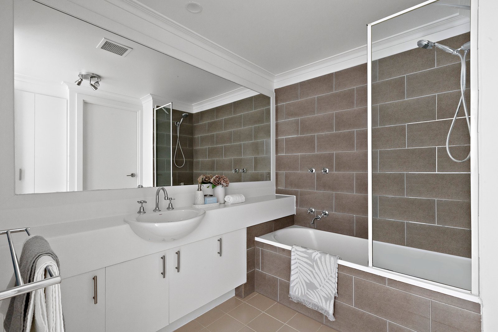 Property Gallery Thumbnail 6